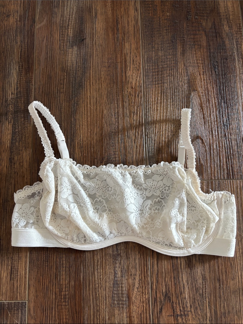 PINK Victoria's Secret White Lace Underwire Bra